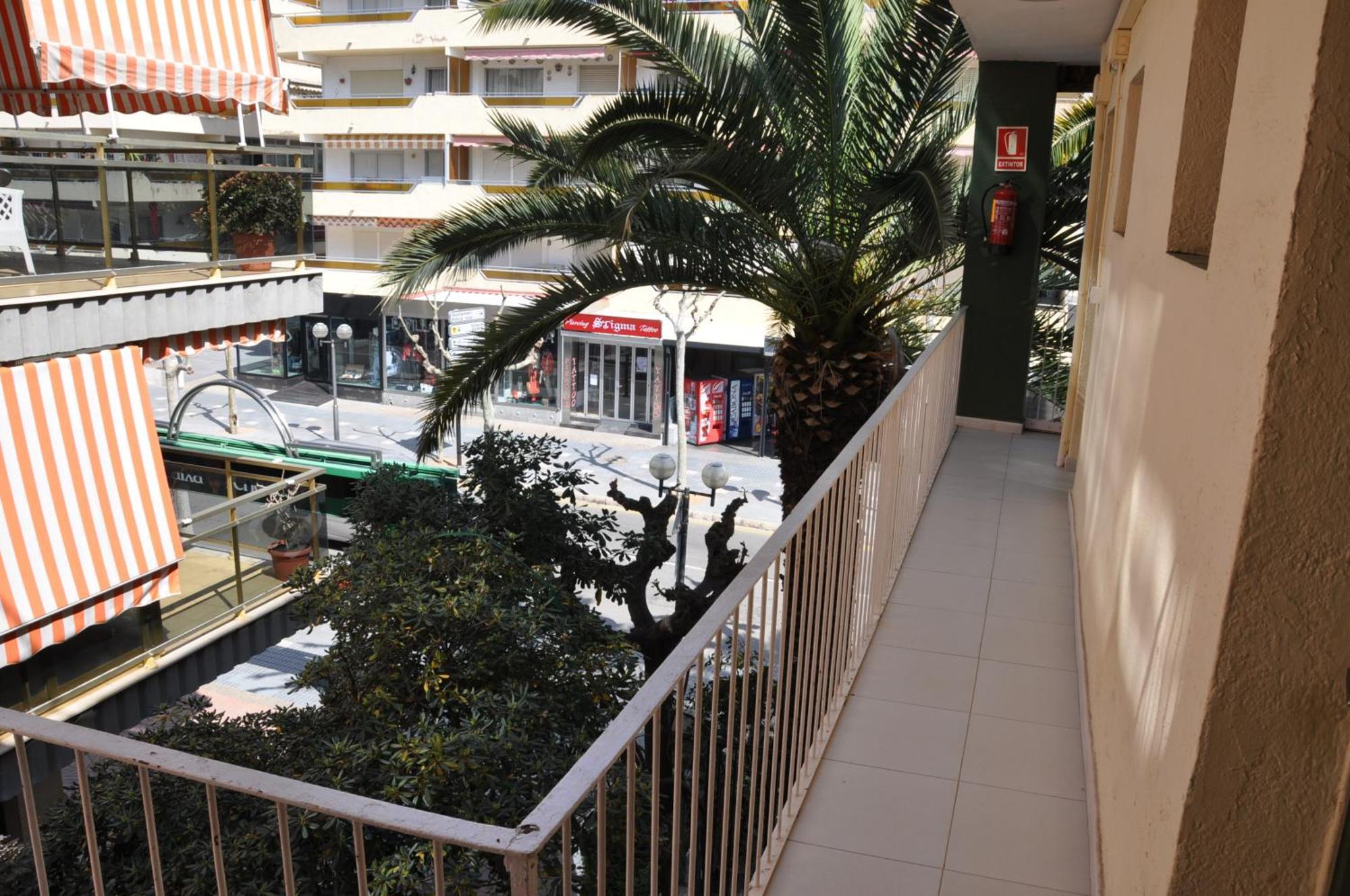 Hostal Montsant Salou Exterior foto